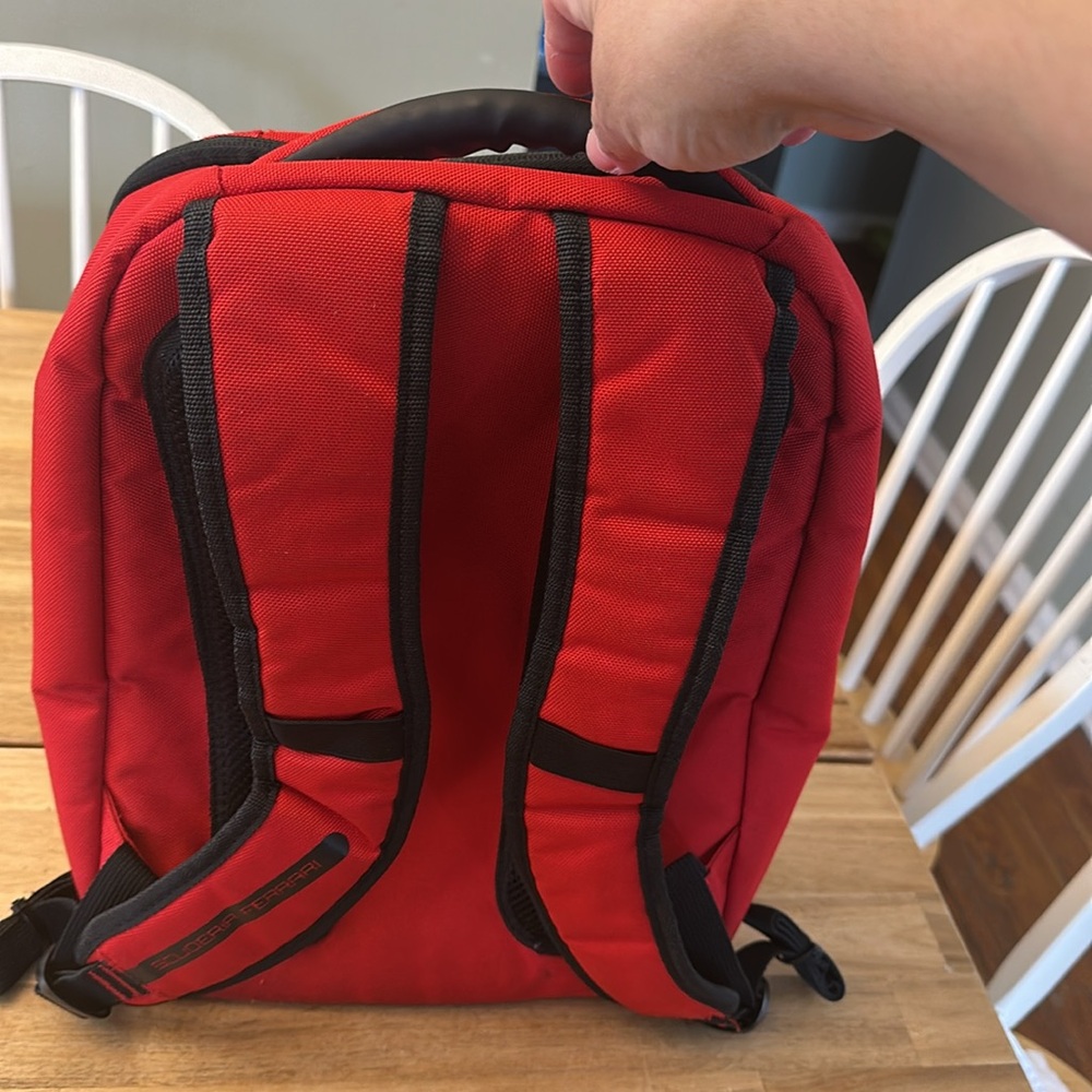 FERRARI ⭐️ BACKPACK - Picture 4 of 9